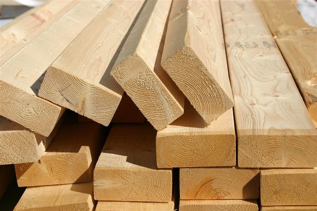 Доска обрезная из лиственницы: в чем преимущества пиломатериала?
