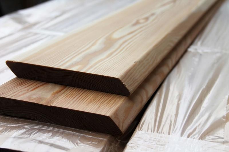 Преимущества и применение планкена из лиственницы